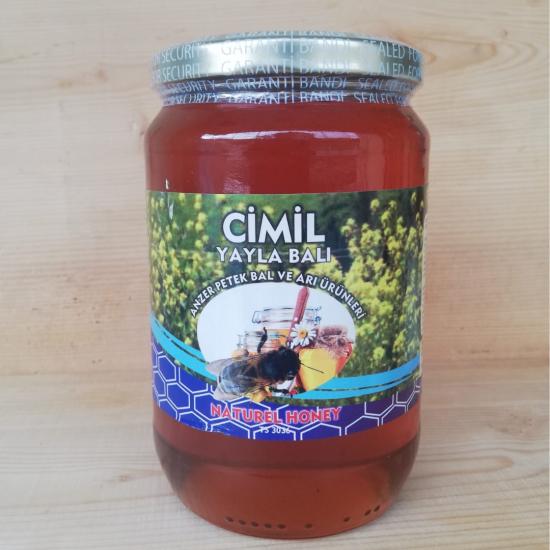 CİMİL YAYLA BALI sahip olduğu zengin nektar içeriğine  bağlı olarak RİZE coğrafyasının en niteliki bal türlerinden birisidir.